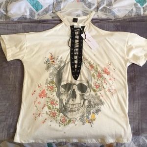 Skull in bloom graphic tee